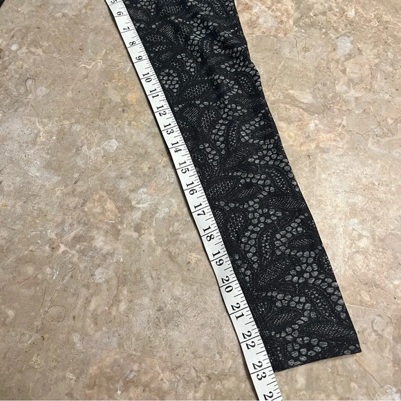 𝅺beyond Yoga Women's Cropped Leggings Size XS - Picture 6 of 8